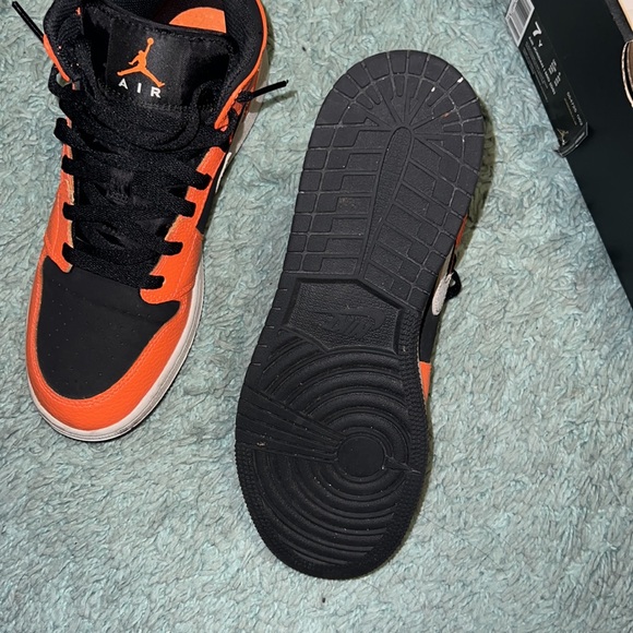 Air Jordan 1 - Picture 3 of 4